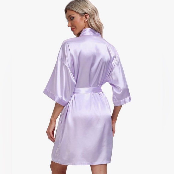 NWOT Lilac Short Kimono Silky Robe! - Picture 4 of 7